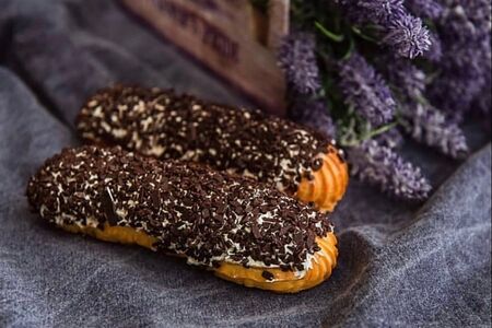 Эклер крем-брюле