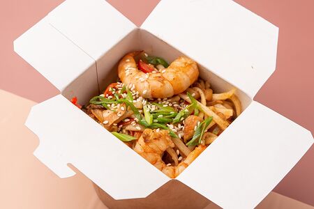 Вок с соусом том ям и тигровыми креветками