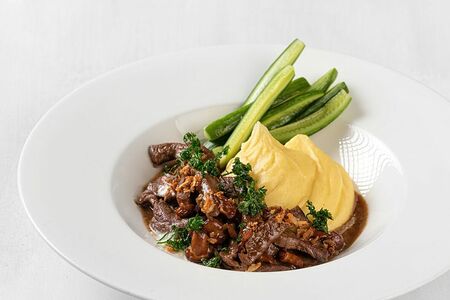 Бефстроганов с картофельным пюре