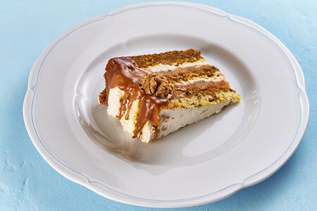 Морковный торт с цитрусовым желе и карамелью