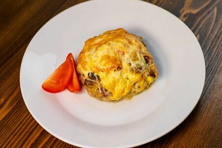 Мясная ватрушка с грибами