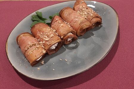 Рулетики из баклажанов с начинкой из сыра фета и грецкого ореха