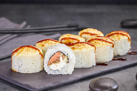 Ролл Нежный с лососем запеченный