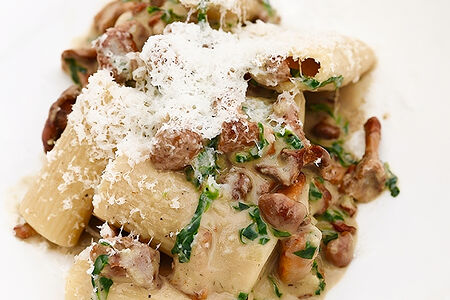 Ригатони с лисичками