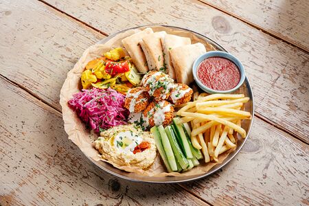 Фалафель на тарелке