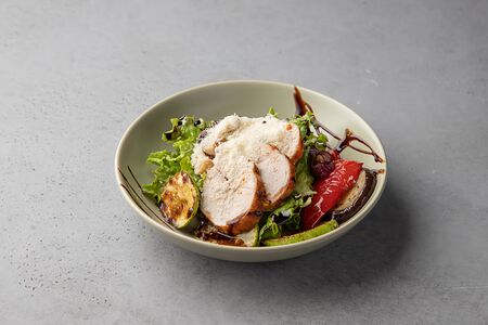 Теплый салат Гриль с курицей