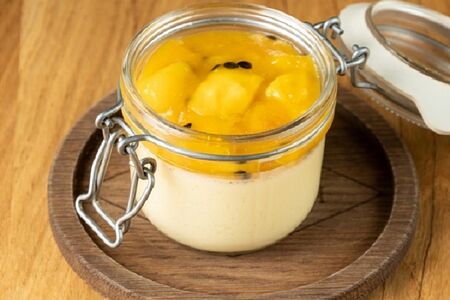 Панна-котта с манго и маракуйей