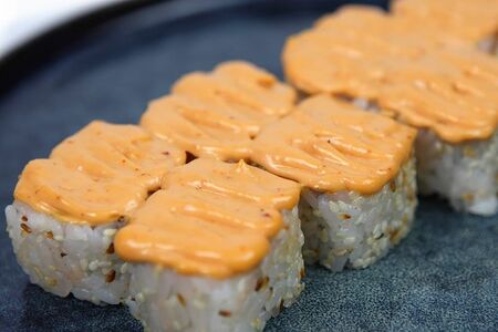 Ролл Спайси с окунем