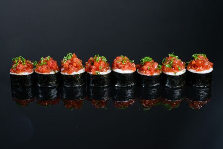 Роллы с тартаром из тунца