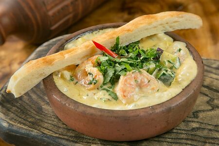 Чашушули из креветок на кеци