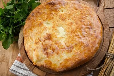 Хачапури с удвоенным тестом и тройной порцией сыра