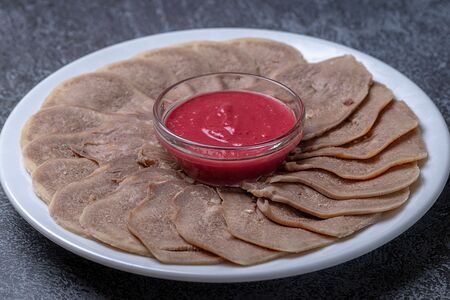 Язык отварной