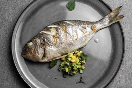 Дорада с сальсой из авокадо