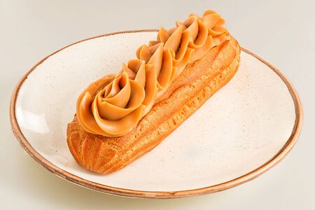 Эклер с сырным кремом