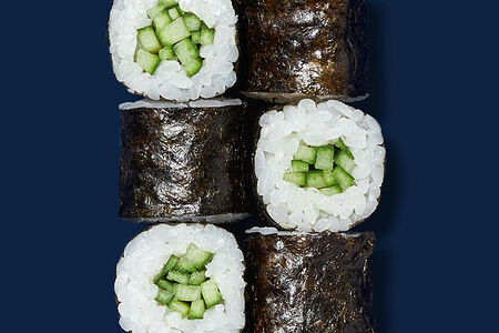 Ролл с огурцом фирменный