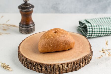 Пирожок с белой рыбой и овощами