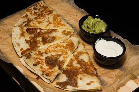 Классическая сырная кесадилья