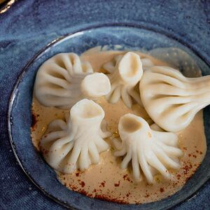 Хинкали с крабом в сливочном соусе