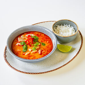 Том ям с креветками и рисом