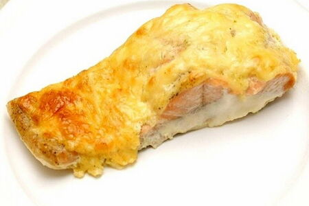 Горбуша с овощами под сыром