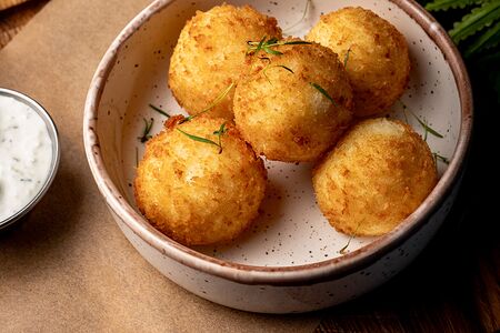 Сырные шарики Голдфингер