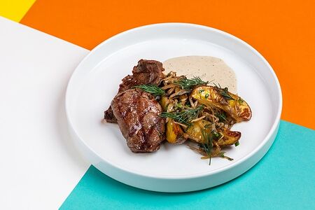 Медальоны из телятины с печеным картофелем