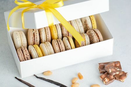 Набор макаронс шоколадно-ореховый