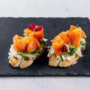 Брускетта с семгой собственного посола