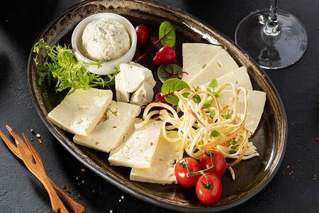 Ассорти сырное по-кавказски