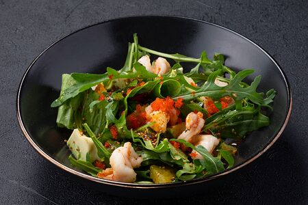 Салат с рукколой и креветками
