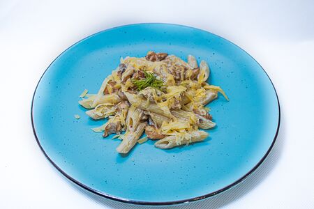 Паста с курицей в сливочном соусе