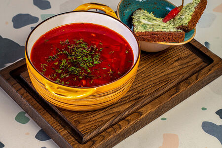 Борщ кубанский с намазкой из сала