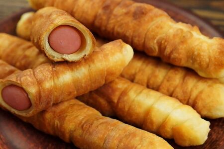 Жареная сосиска в тесте