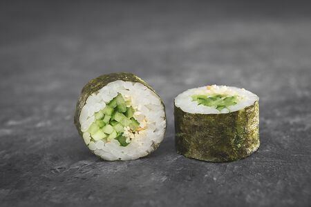 Мини-ролл с огурцом