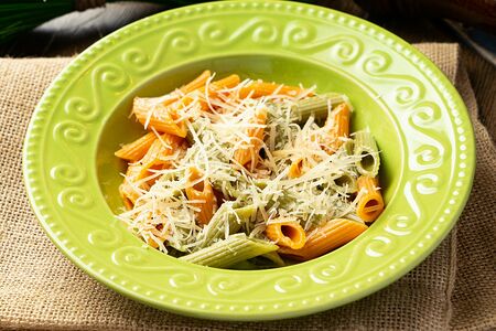 Макарошки с сыром пармезан