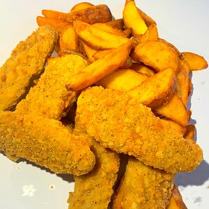 Комбо со стрипсами куриными и картофельными дольками