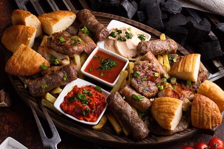 Мешано место на пятерых