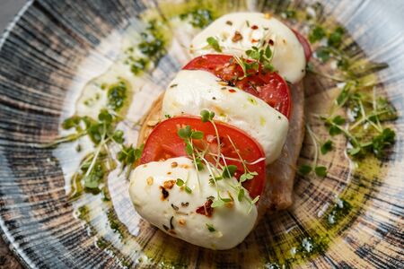 Куриная грудка Капрезе