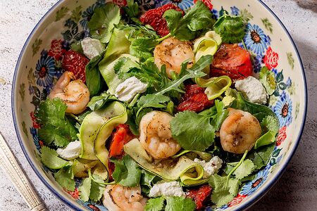 Салат с креветками и кабачками гриль