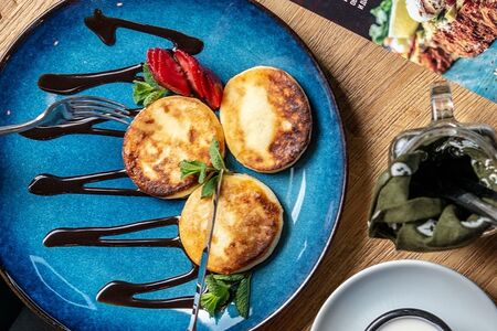 Сырники со сметаной