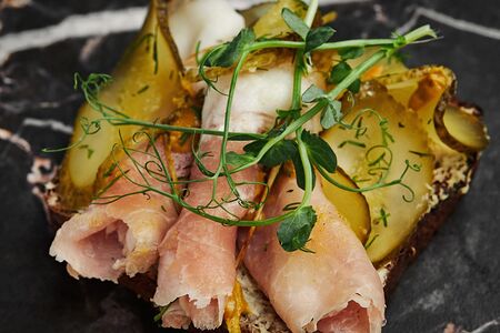 Сморреброд с салом