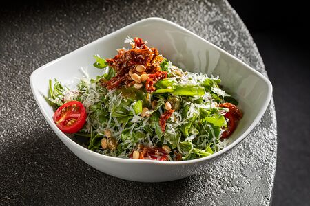 Салат из рукколы