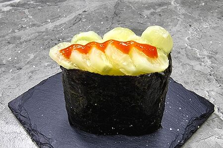 Гункан с огурцом