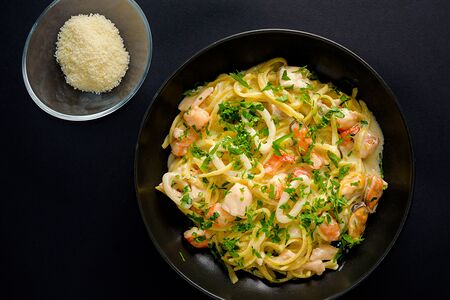 Морепродукты в сливочном соусе