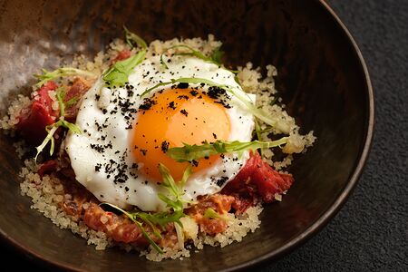 Тартар из тунца со спайси соусом