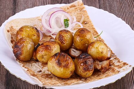 Картошка с курдюком на углях