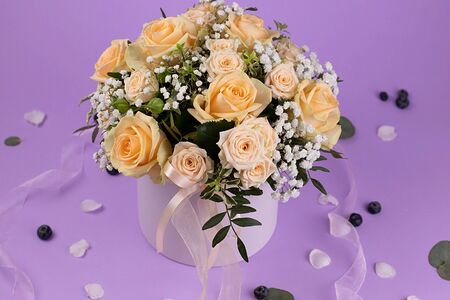 Букет в коробке Персиковые розы