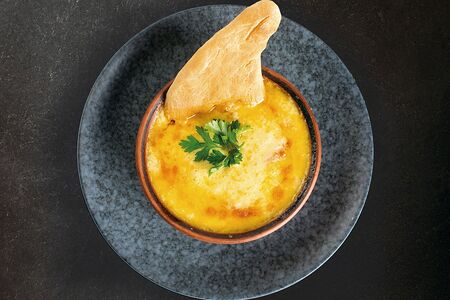 Жареный сыр сулугуни с томатами