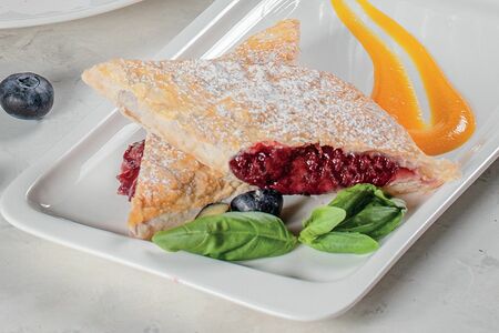 Штрудель с вишней