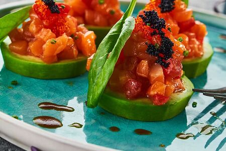 Тартар из лосося и авокадо